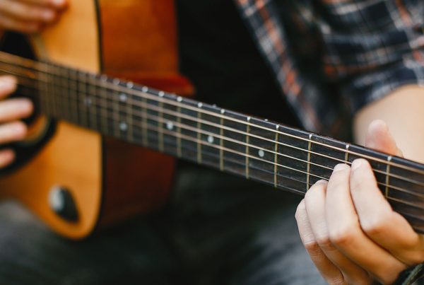 Lecciones de guitarra acústica