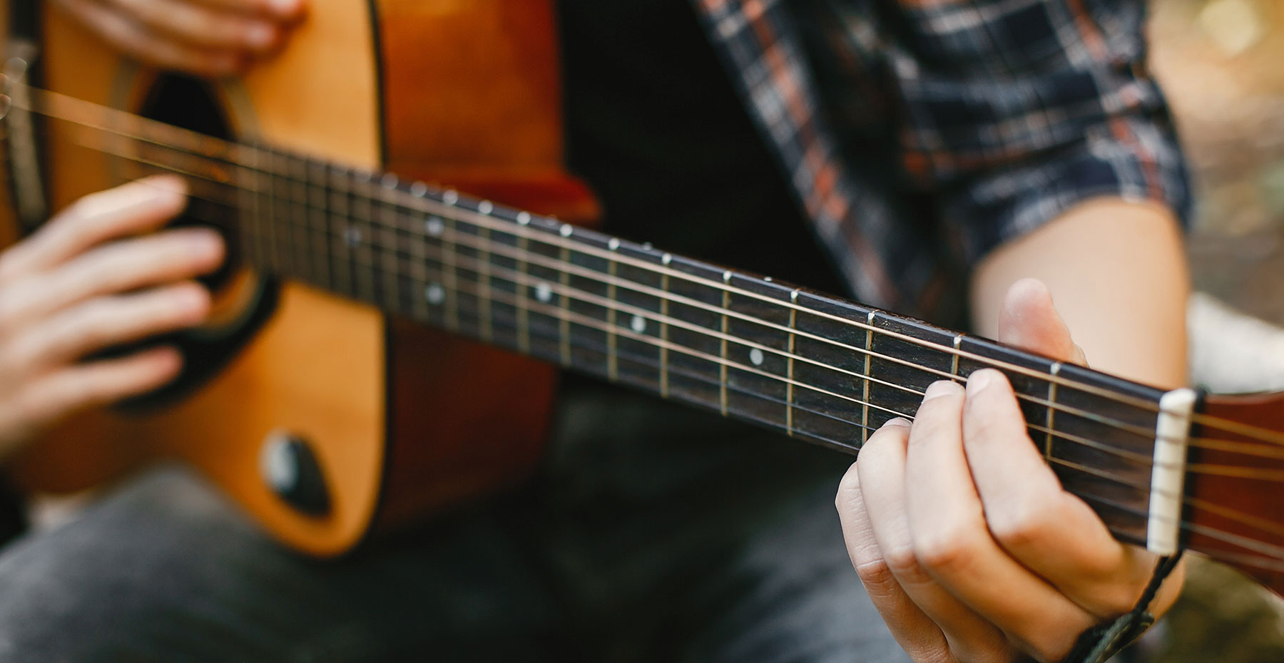 Lecciones de guitarra acústica