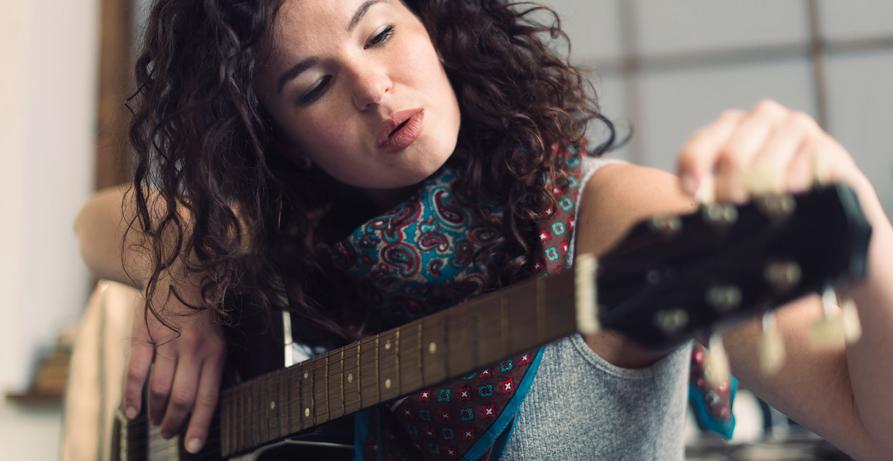 Cómo afinar la guitarra