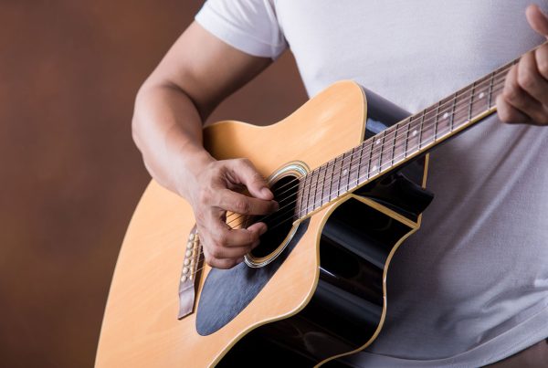 posición correcta de la guitarra