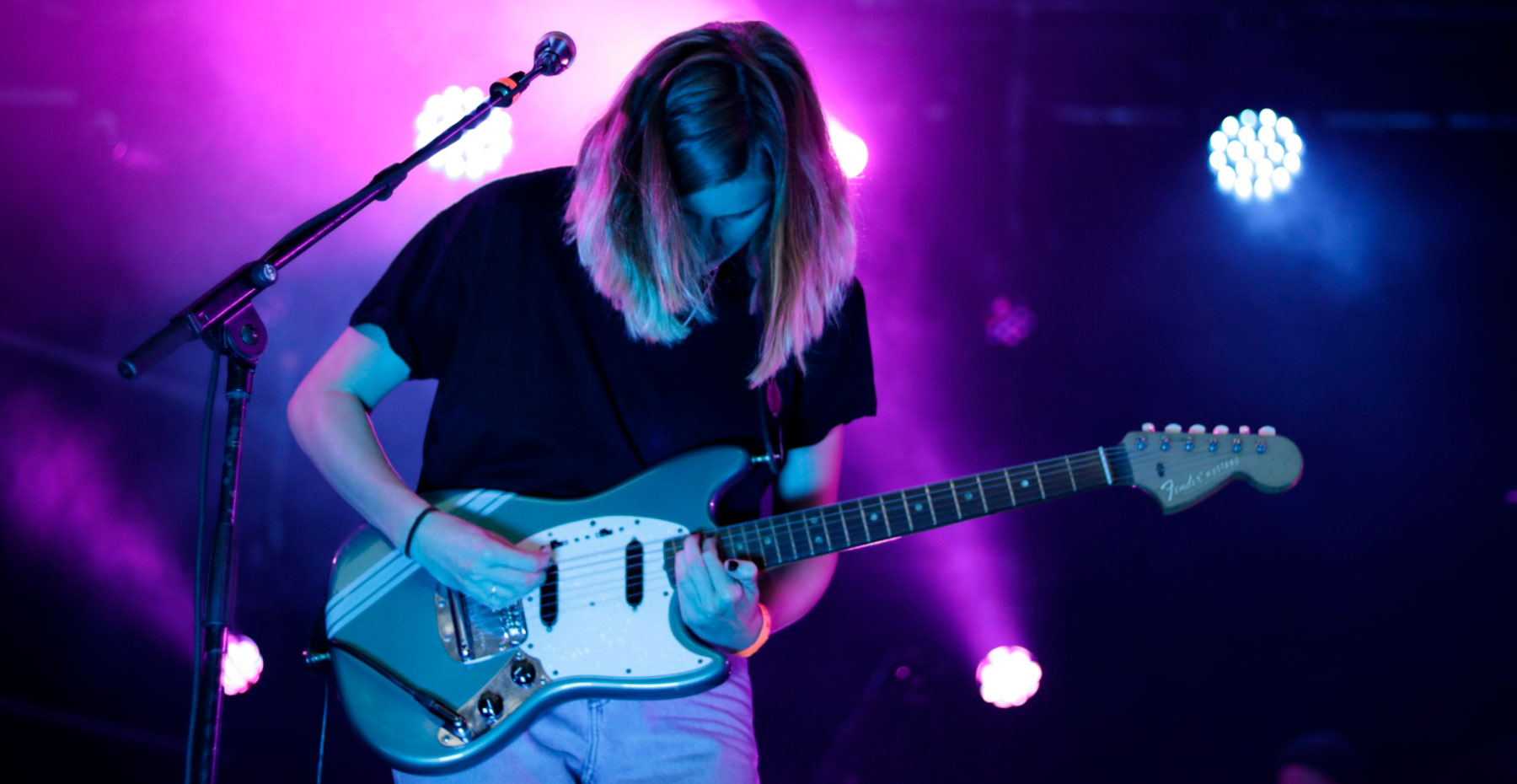 Cómo tocar licks en la guitarra eléctrica