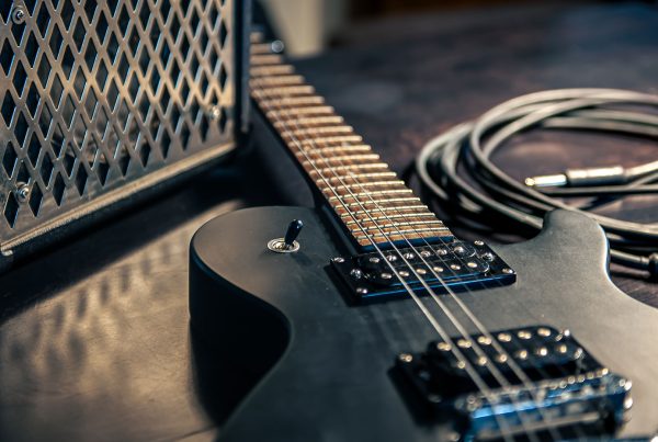 Cómo dar mantenimiento a la guitarra